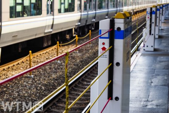 ホーム柵・安全スクリーン全駅に整備へ JR西日本 京阪神でバリアフリー料金10円上乗せ