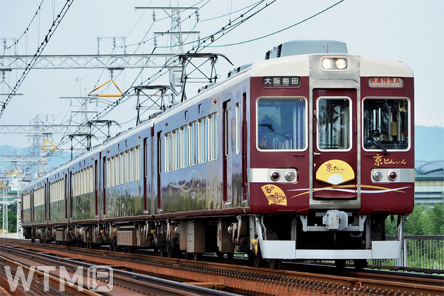 阪急6300系電車「京とれいん」(まおいち/photolibrary)