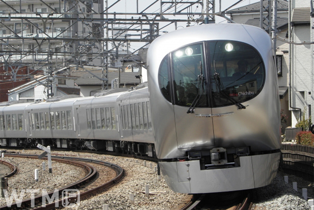 特急「ラビュー」西武001系電車(たかさくら/写真AC)
