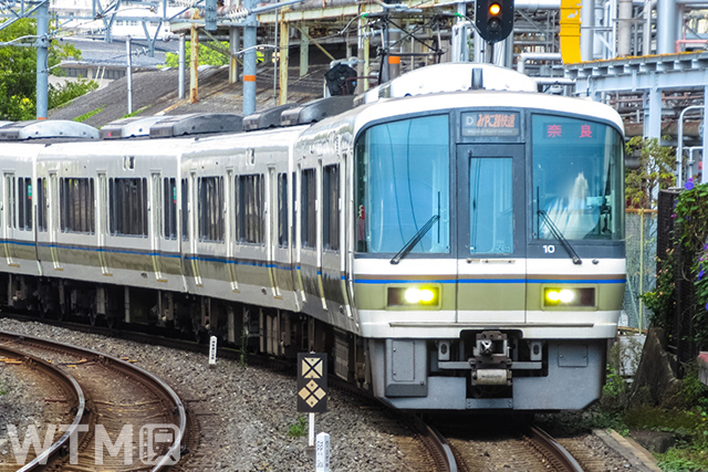 奈良線などで運行しているJR西日本221系電車(nozomi500/写真AC)