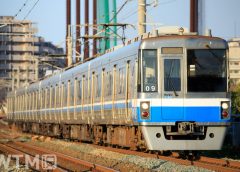 地下鉄空港線・箱崎線で運行している福岡市交通局1000N系電車(ninochan555/PIXTA)
