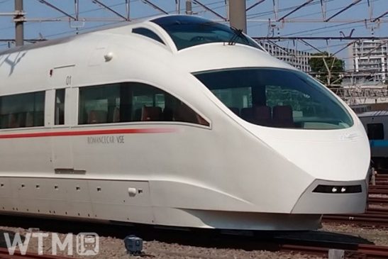 小田急「VSE追いかけっこ企画」またやるってよ 2編成が並走 鉄道系YouTuber4人も乗車