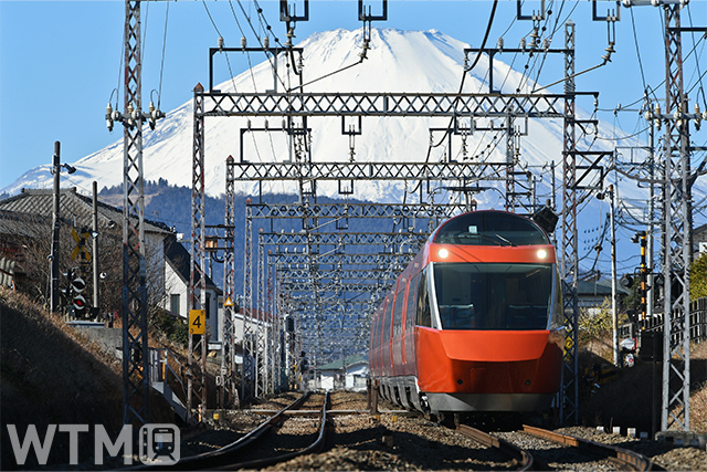 「特急ロマンスカー・GSE」小田急70000形電車(画像提供: 小田急電鉄)