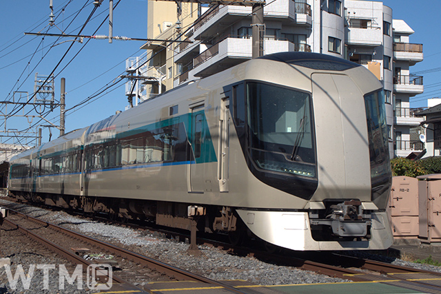 3両編成で運転する特急「リバティ」東武500系電車(Katsumi/TOKYO STUDIO)