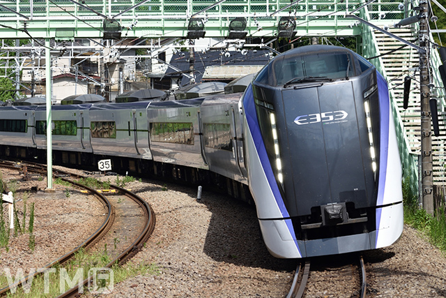特急「かいじ」「あずさ」などで運行しているJR東日本E353系電車(ONECHANCE/写真AC)