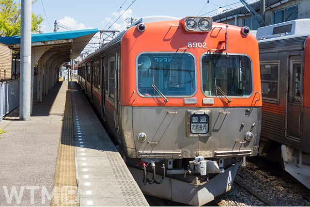 浅野川線で運行している北陸鉄道8000系電車(コージーワーク/写真AC)