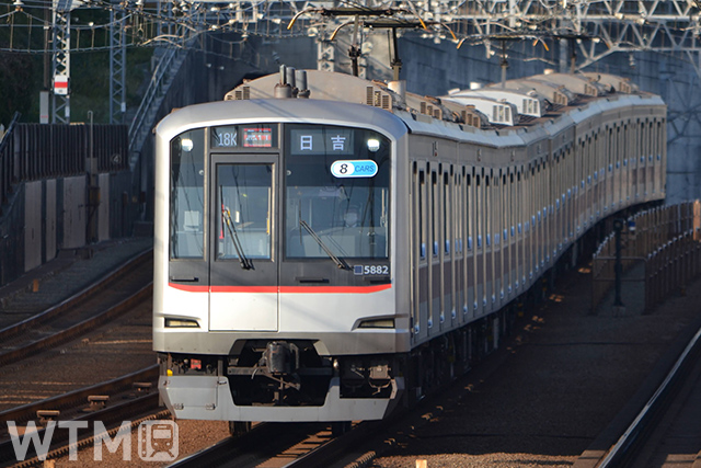 目黒線などで運行している東急5080系電車(Katsumi/TOKYO STUDIO)