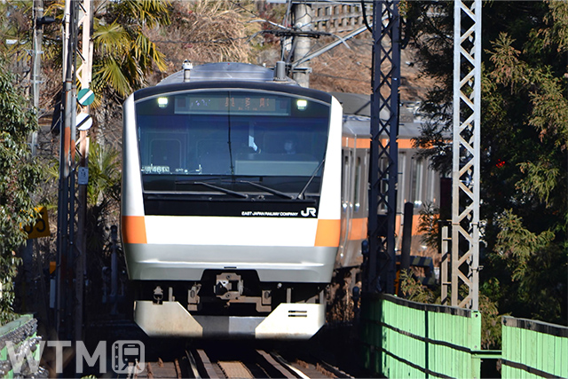 中央線快速・青梅線などで運行しているJR東日本E233系電車(Katsumi/TOKYO STUDIO)