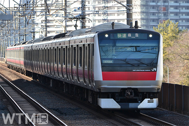 京葉線などで運行しているJR東日本E233系電車(Katsumi/TOKYO STUDIO)