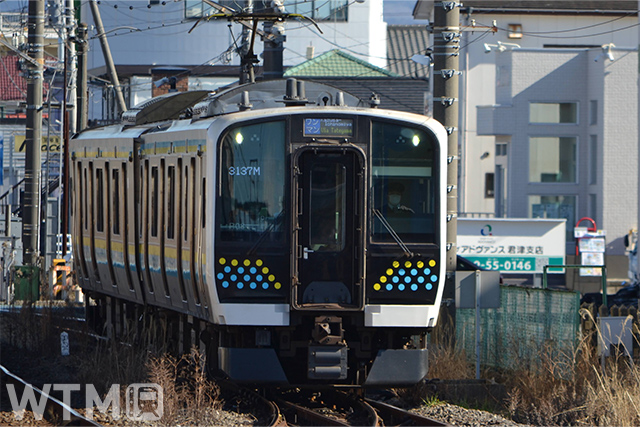 内房線・外房線などで運行しているJR東日本E131系電車(Katsumi/TOKYO STUDIO)