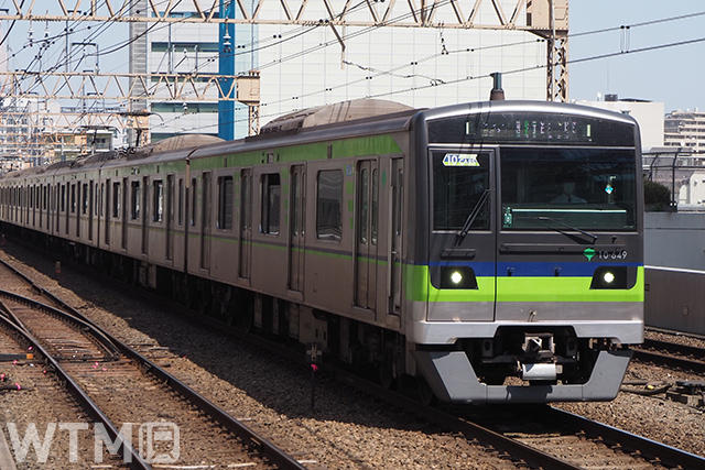 都営新宿線などで運行している東京都交通局10-300形電車(Katsumi/TOKYO STUDIO)