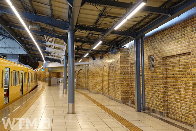 映画「ハリー・ポッター」に登場する英国ロンドン「キングスクロス駅」をイメージした内装にリニューアルされる西武池袋線池袋駅1番ホーム(画像提供:西武鉄道)