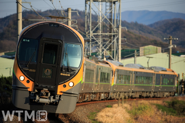 特急「しおかぜ」などで運行しているJR四国8600系電車(ninochan555/写真AC)