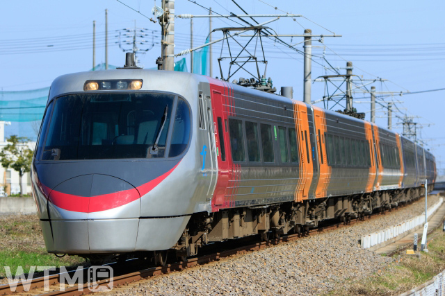 予讃線の特急「しおかぜ」「いしづち」などで運行しているJR四国8000系電車(ninochan555/写真AC)