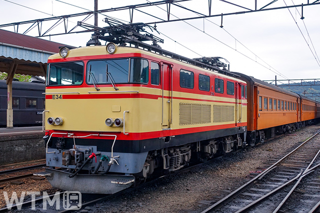 大井川鐵道大井川本線で旧型客車を牽引する電気機関車(これこれ/写真AC)