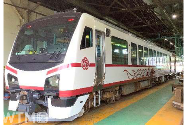 新しい観光列車「ひなび(陽旅)」への改造工事を受けている、かつて「リゾートあすなろ」として運行したJR東日本HB-E300系ディーゼルハイブリッド車両(画像提供:JR東日本)