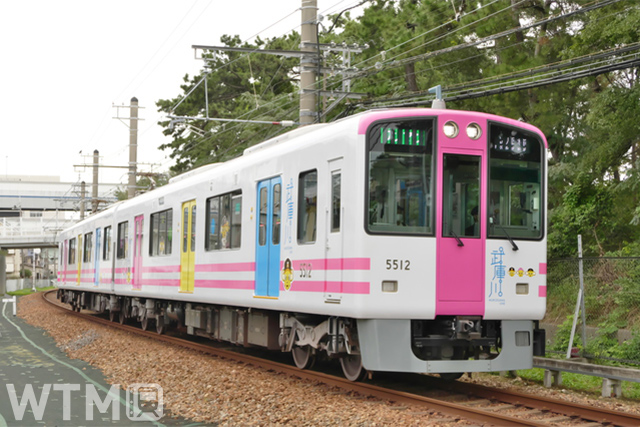普段は武庫川線ラッピングトレイン「トラッキー号」として運行している阪神5500系電車(KKiSM/Photolibrary)