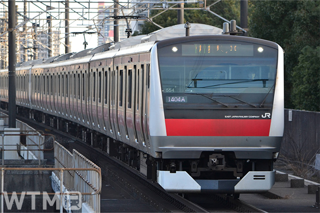 京葉線内だけでなく外房線・内房線直通列車として運行しているJR東日本E233系電車(Katsumi/TOKYO STUDIO)