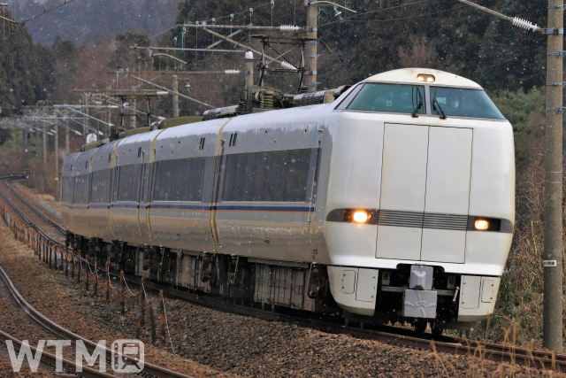特急「しらさぎ」などで運転しているJR西日本681系電車(KUZUHA/写真AC)