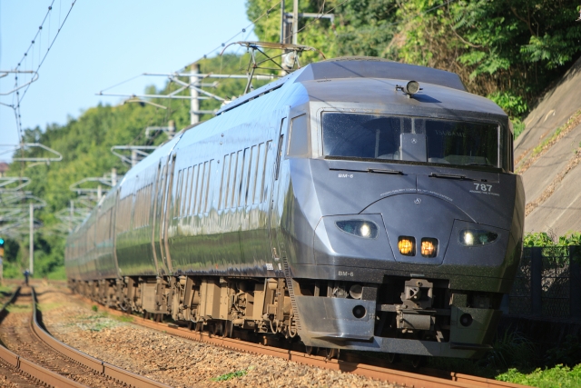 特急「にちりん」「にちりんシーガイア」などに使用されるJR九州787系電車(ninochan555/PhotoAC)