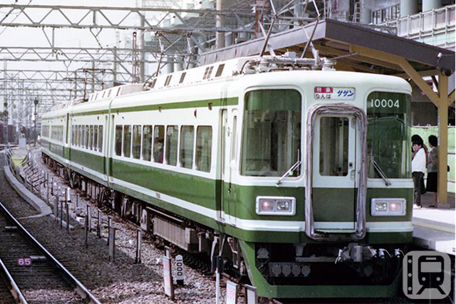 濃淡グリーンのツートンカラー時代の特急「サザン」南海10000系電車(南海電気鉄道提供)