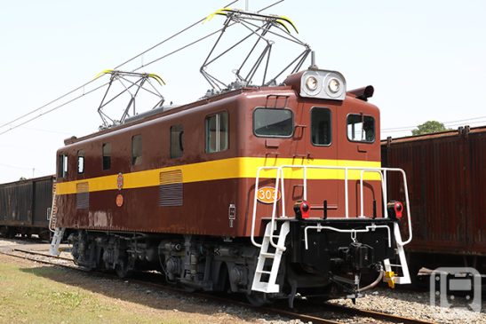 珍しい「私鉄の電気機関車」が東西コラボで塗装入れ替え 石灰・セメント貨物列車が現役の秩父鉄道と三岐鉄道
