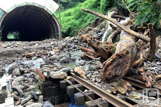 陸羽東線の瀬見温泉駅～東長沢駅間で2024年7月の大雨により大規模な土砂流入が発生した箇所(JR東日本提供)