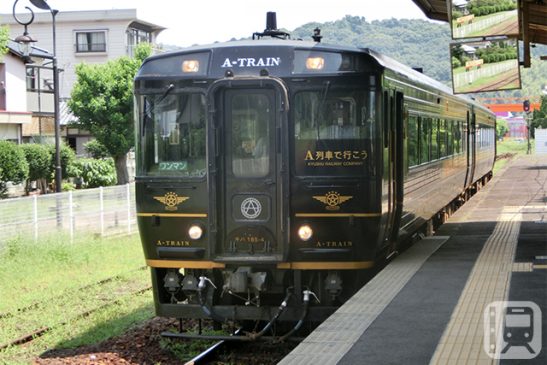 QRコードですべての特急・観光列車が乗車OKに きっぷ不要で直接「みどりの改札機」へ JR九州