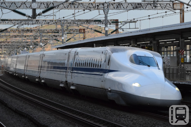東海道・山陽新幹線を運行するJR西日本N700A新幹線(Katsumi)