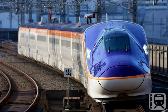 東北・山形新幹線で運行しているJR東日本E8系(JR東日本提供)