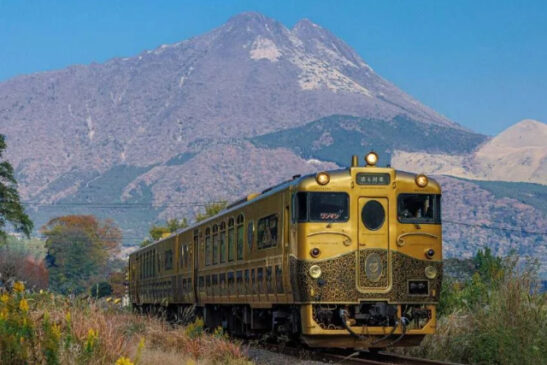 JR九州の観光列車「或る列車」キロシ47形気動車(JR九州提供)