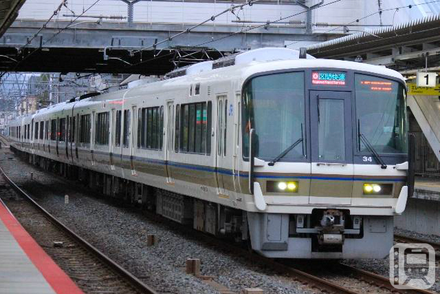 大和路線・大阪環状線などで運行しているJR西日本221系電車(JR西日本提供)