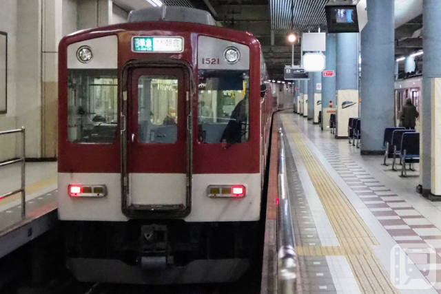 大阪線などで運行する近鉄1420系電車(Katsumi)