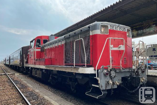 「SLもおか号」の改装用機関車として使用している真岡鐵道DE10形ディーゼル機関車(真岡鐵道提供)