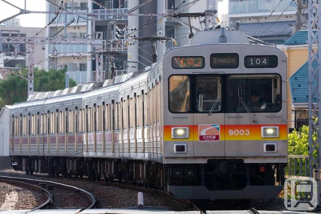 大井町線で運行している東急9000系電車(東急電鉄提供)