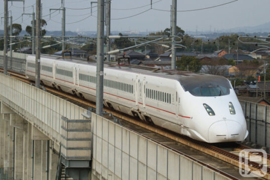 九州新幹線で運行しているJR九州800系新幹線(ninochan555/PhotoAC)