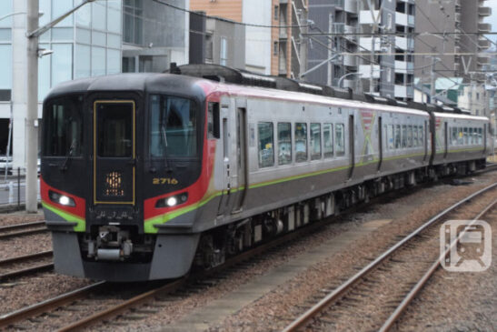 高徳線・土讃線などで運行しているJR四国2700系気動車(Katsumi)