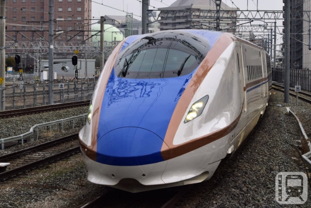 北陸新幹線で運行しているJR西日本W7系(Katsumi)