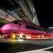 廃線高架上の常設レストラン「FUTURE TRAIN」として活用される元特急「サンダーバード」JR西日本681系先頭車の陸送シーン(JR西日本提供)