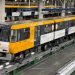引退記念のラッピング装飾が施されたアストラムライン6000系電車(広島高速交通提供)