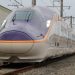 山形新幹線で運行しているJR東日本E8系(りきー/PhotoAC)