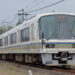 奈良線などで運行しているJR西日本221系電車(たもぞう/PhotoAC)